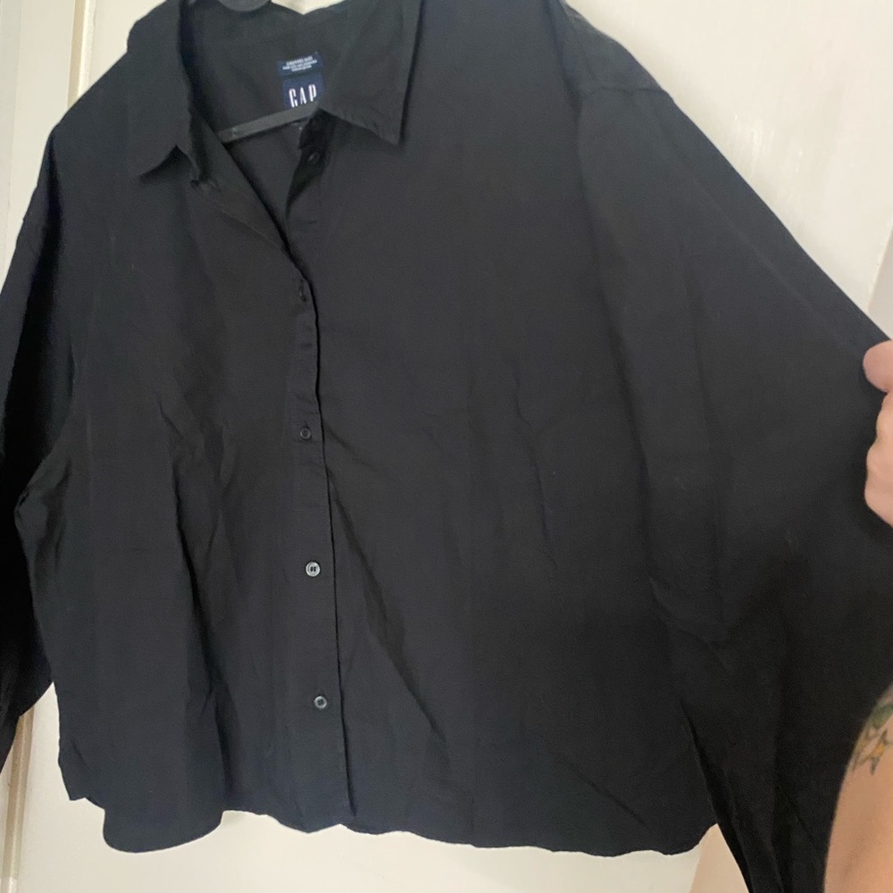 GAP Cropped Black Collared Shirt